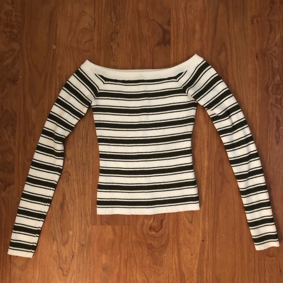 Long sleeve, green/white, off the shoulder shirt - Picture 1 of 2
